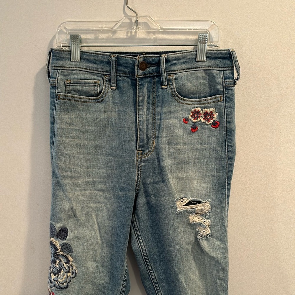 Hollister Embroidered Ripped Skinny Jeans